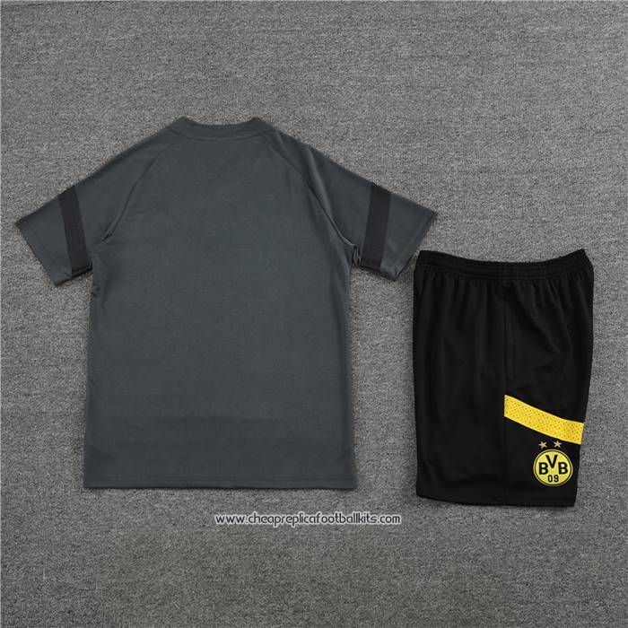 Tracksuit
 Borussia Dortmund 2022-2023 Short Sleeve
 Grey
 - Shorts
